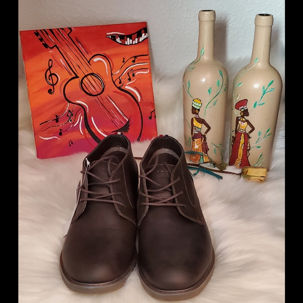 IZOD MEN'S CHUKKA BOOTS